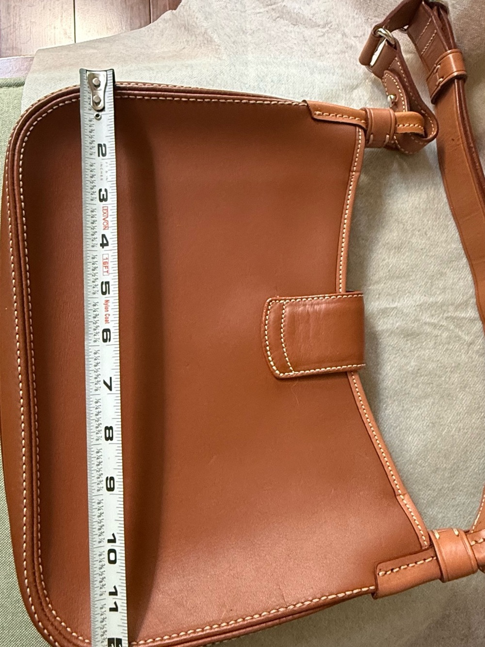 Dooney and Bourke Tan Leather Shoulder Bag - Picture 5 of 7